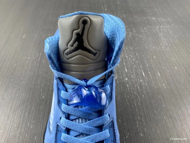 UNC 5 Air Jordan DV1310-401 0902